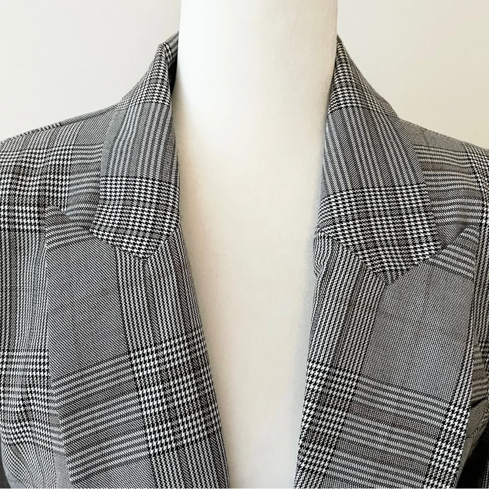 Romeo & Juliet Couture | Black/White/Red Plaid Open Front Fringed Blazer *NWT* - Picture 4 of 15